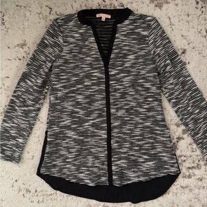 Gibson Latimer size small Black white sheer  boucle v neck  long sleeve top